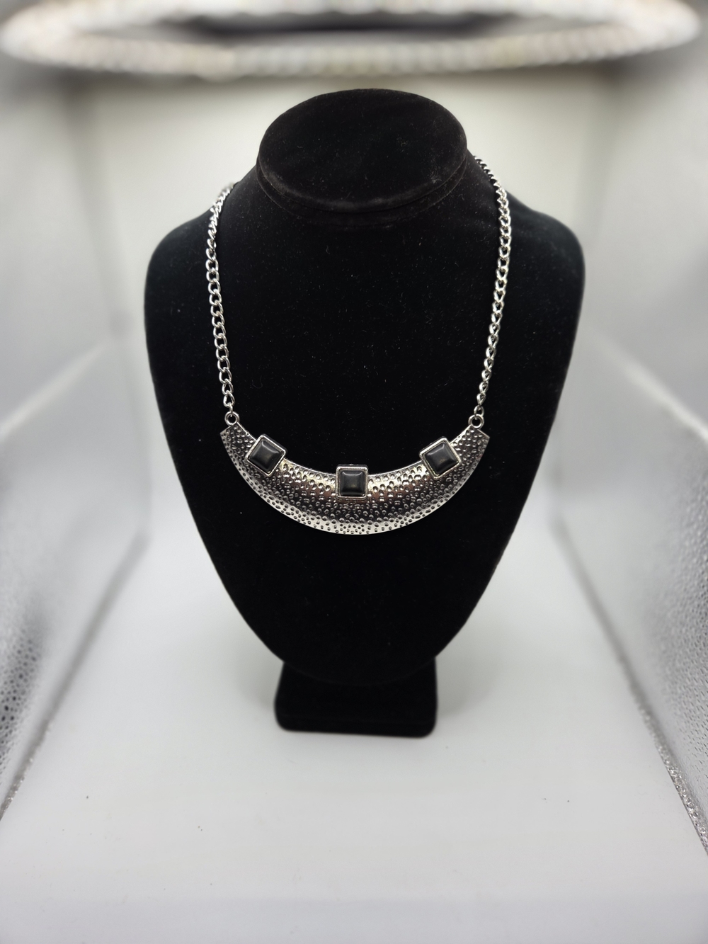 PAPARAZZI JEWELRY Choker Style Necklace NWT Silver Tone